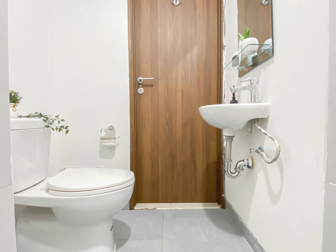 Bathroom 3, Modern And Comfort-Driven Studio Apartment Lrt City Sentul, Bogor