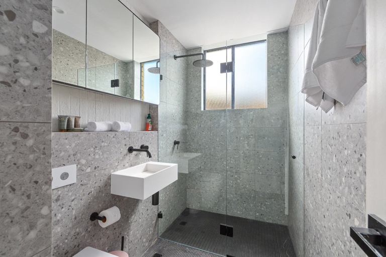 Bathroom, Bright 2-bed Apt With Spectacular Bridge Views, Sydney