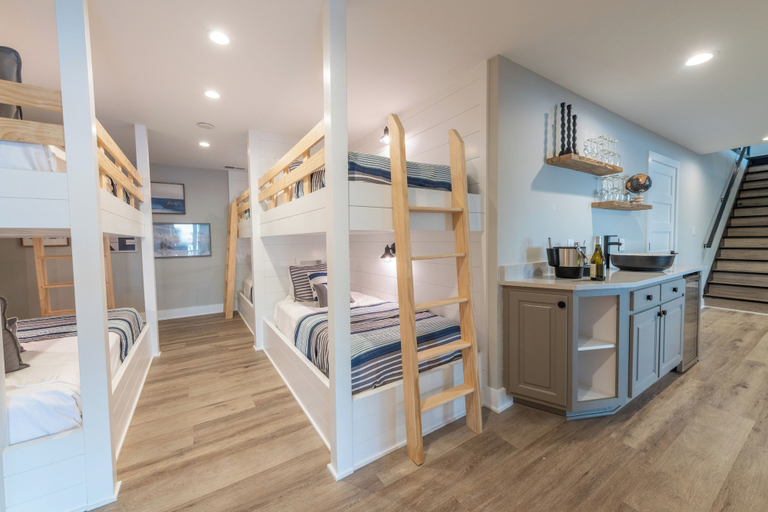 Interior 4, Lakeshore Adrift, Lincoln