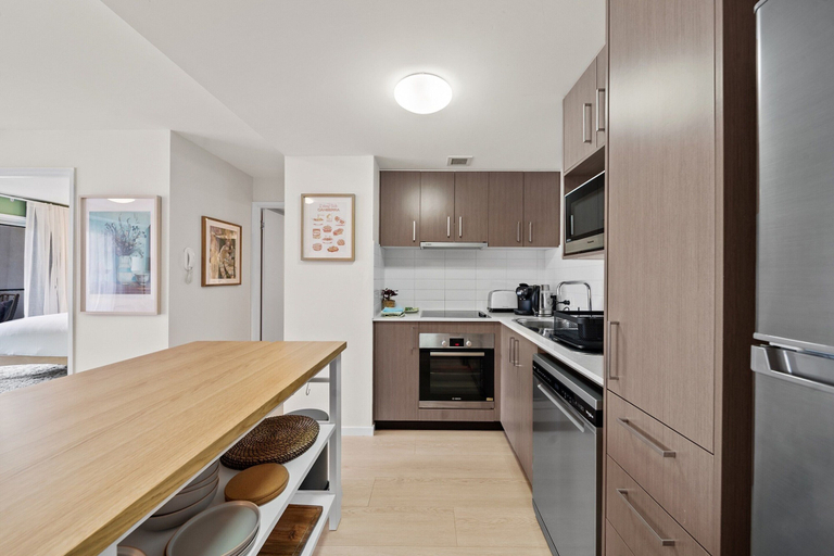 Private kitchen, Braddon Retreat: Spacious 1-bed With Parking, Canberra
