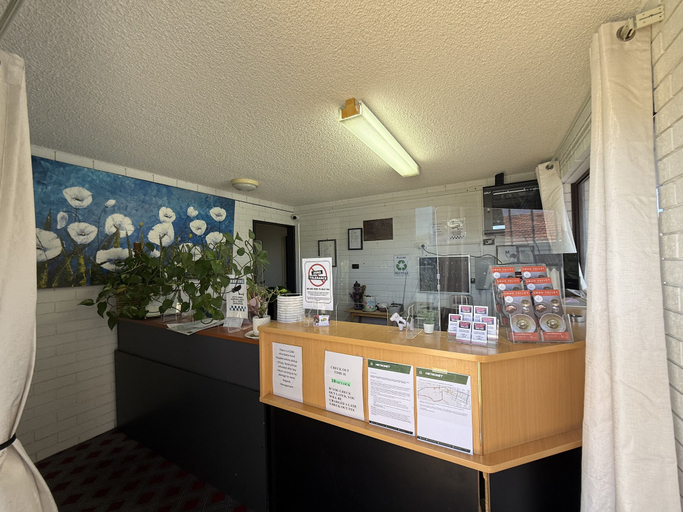 Food & Drinks 5, Budget Motel Midland, Swan