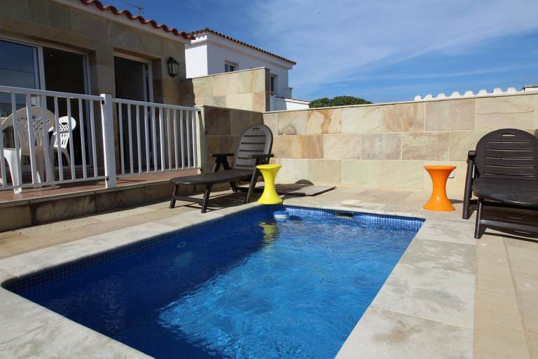 Pool 5, Villa in Empuriabrava With Private Pool, Girona
