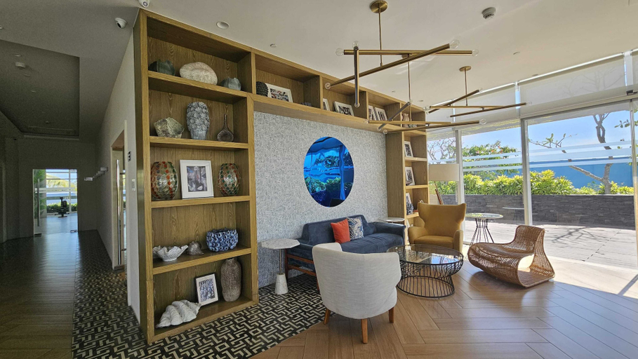 Lobby sitting area 4, OYO 1143 The Emgrand Azure North, San Fernando City