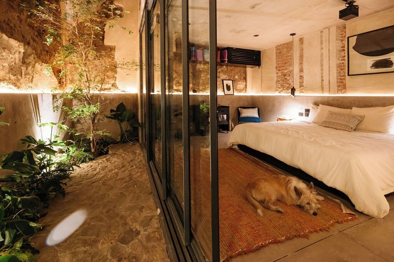 Room 4, Becino, Del Centro