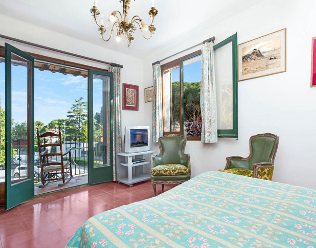 Room 5, Villa With 4 Bedroom for 7 People, Girona