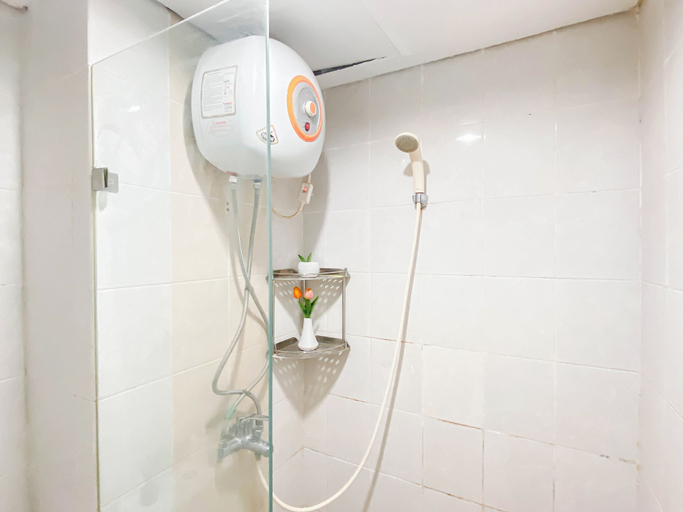 Bathroom 3, Wonderful-Look Studio At Apartment Taman Melati Margonda, Depok