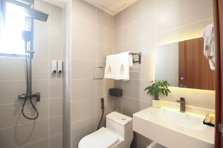 Bathroom 5, De Lustora Hotel & Apartment - District 1, HCM., District 1