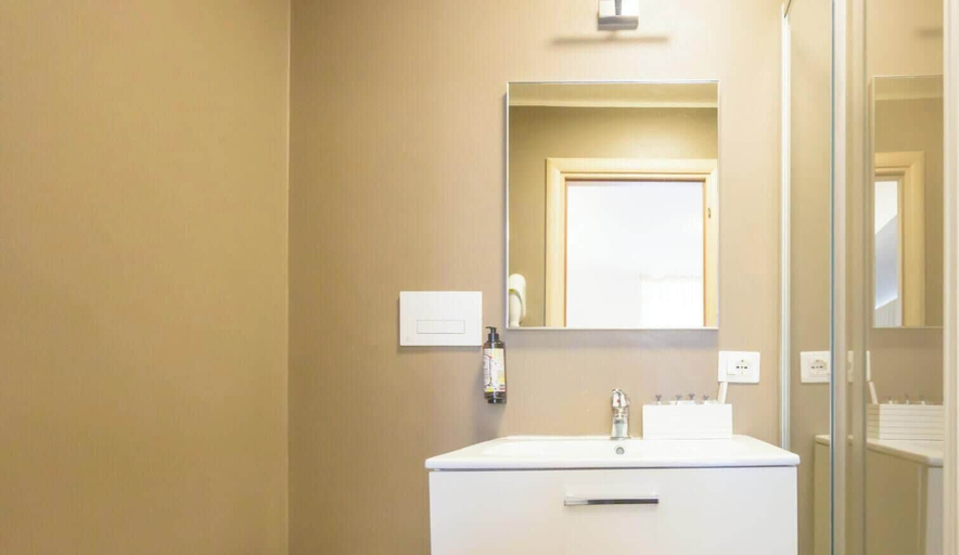 Bathroom 5, Hotel Garda Bellevue, Brescia
