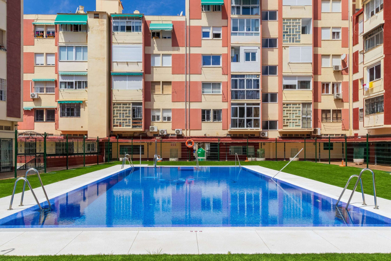 Pool, Stylish Stay With Pool & Sea Views, Málaga