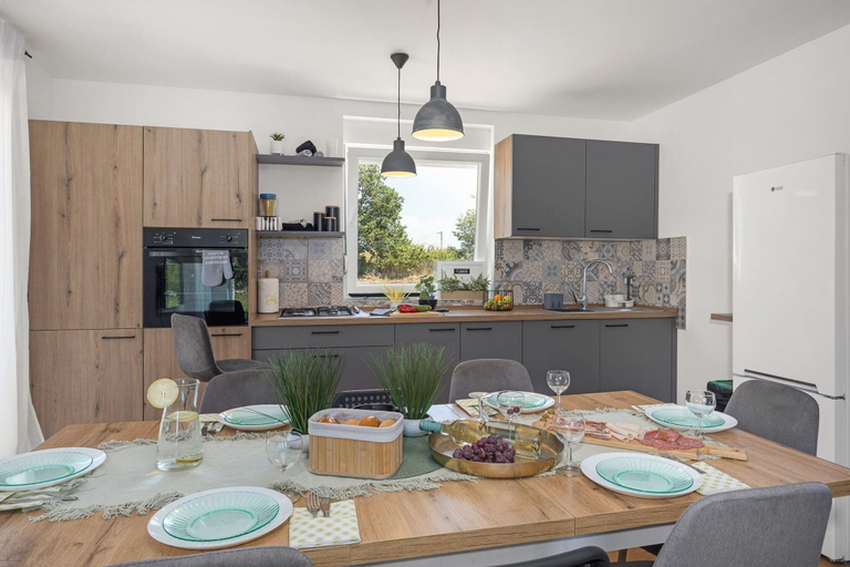 Private kitchen 5, Villa With Private Pool in Baderna, Poreč