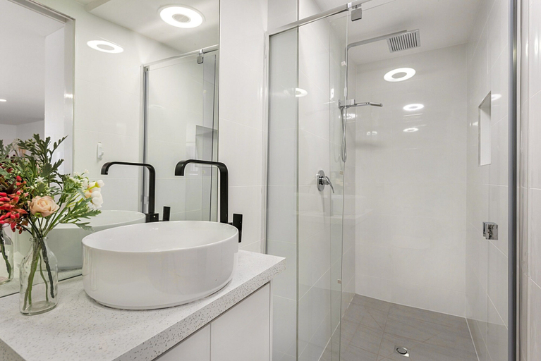 Bathroom 2, Comfy Studio Near Racecourse, Melbourne