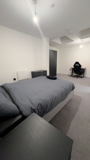 Room, 2 Bed Flat - Sleeps 4 - Parking - Wifi, Birmingham