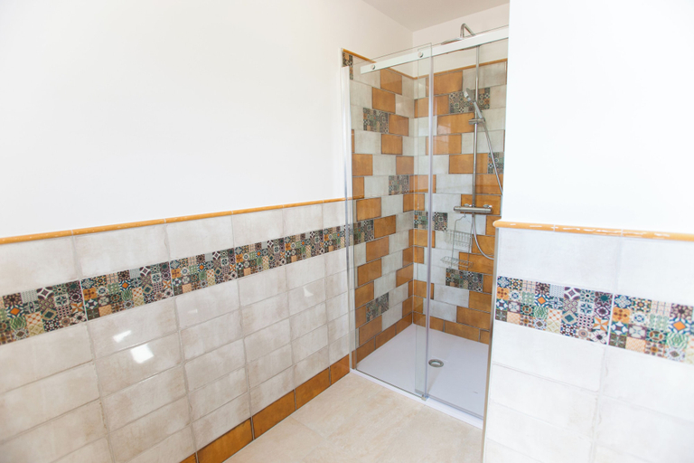 Bathroom 2, Hisa Krasna, Sežana