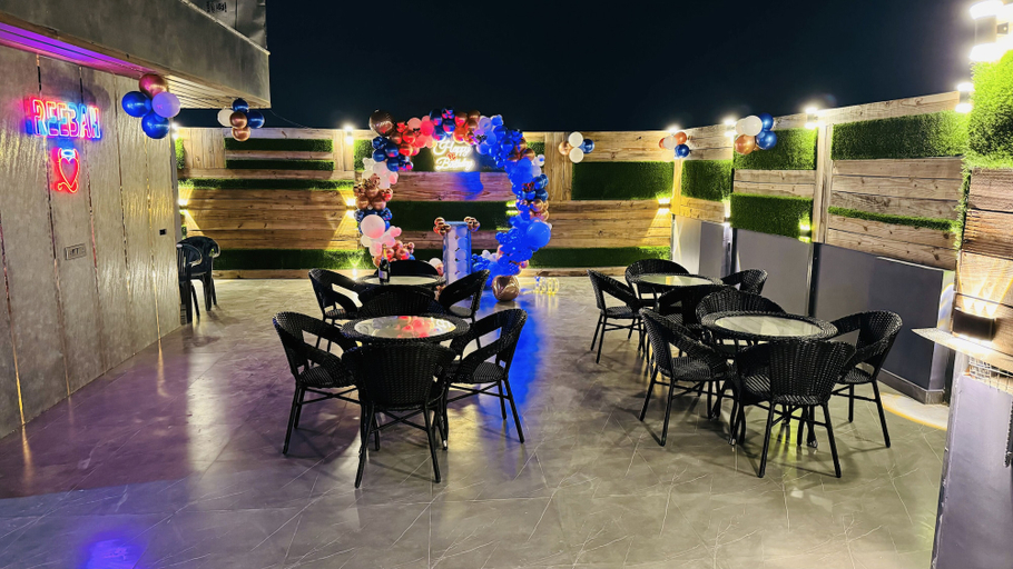Outdoor dining 5, Reebah Inn & Suites, Gurgaon