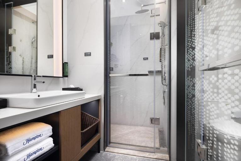 Bathroom, Hampton by Hilton Xiamen Tong'an Chengnan, Xiamen