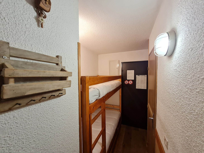 Room 5, Peaceful Mountain Apartment, Isère