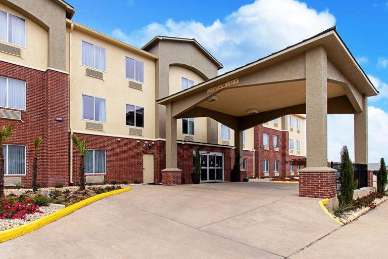 Exterior & Views 2, Comfort Inn and Suites Fredericksburg, Gillespie
