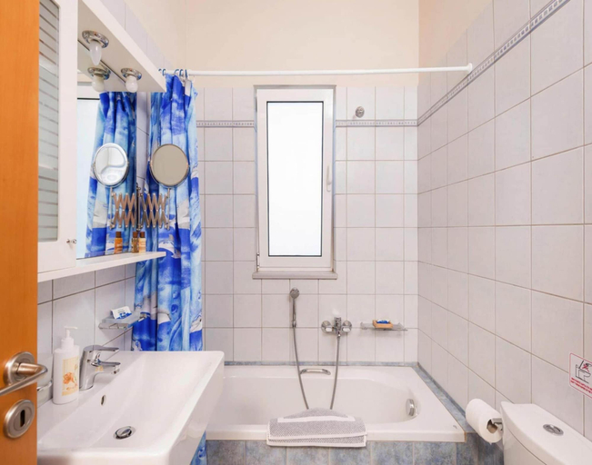 Bathroom 5, Saltwater Pool Apartment in Chania, Crete