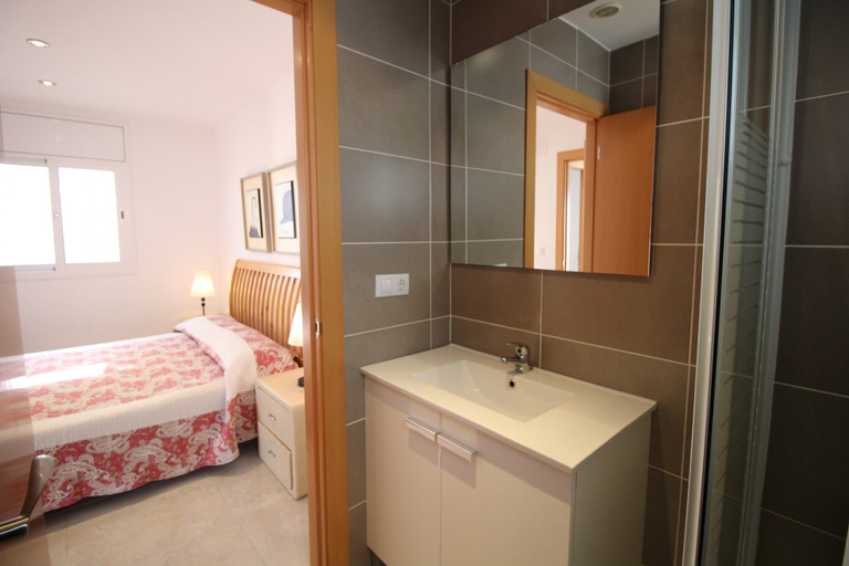 Bathroom 4, Villa in Empuriabrava With Private Pool, Girona