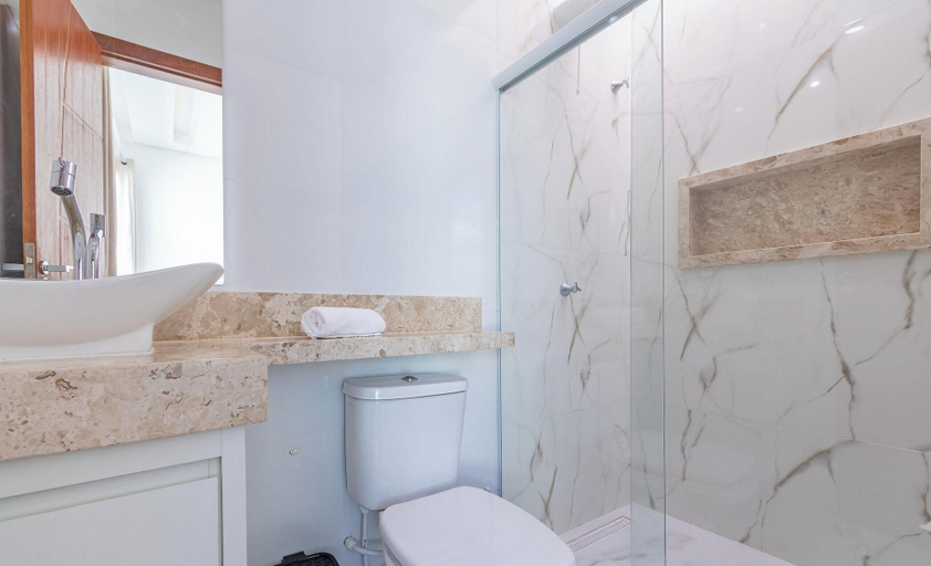 Bathroom 2, Aptos em Condo. c/ Piscina a 400 m da Praia, Porto Seguro