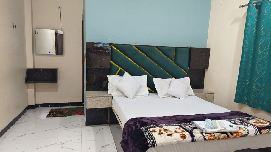 Room 4, 4s hotel, Sehore