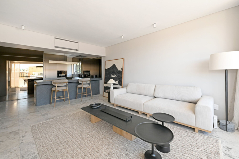 Room 4, Elegant One Bed Sea Point Mountain Views, City of Cape Town