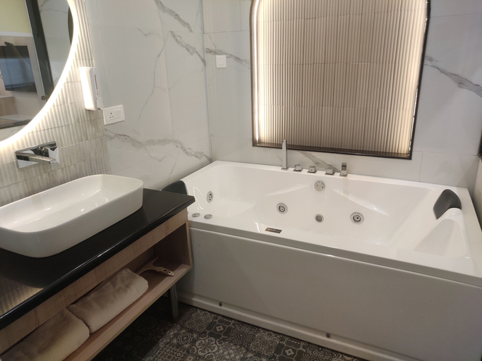 Bathroom 2, HOTEL PALLAVI GRAND, Panchkula