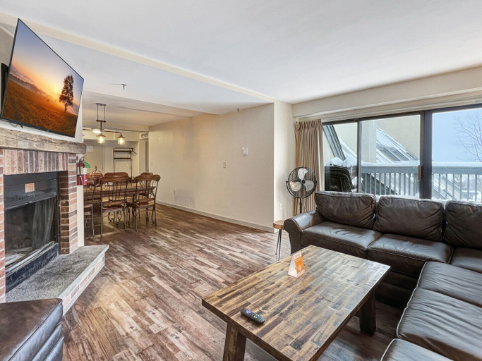 Interior 3, Mt Green 3-d10, Rutland