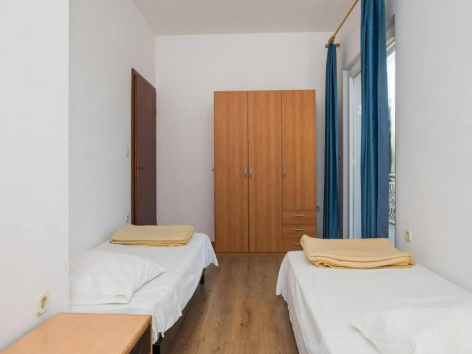 Bedroom 2, Apartment in Brodarica Near Beach Gaj, Šibenik
