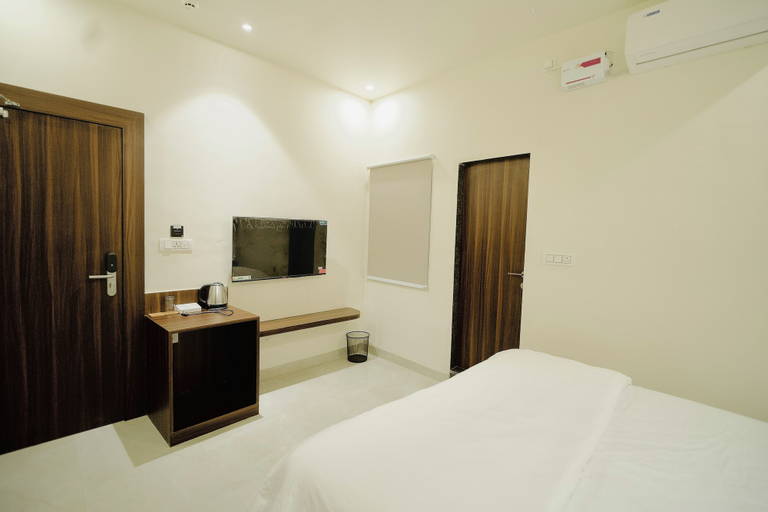 Room 2, Hotel The Vibez Inn & Restaurant, Jabalpur