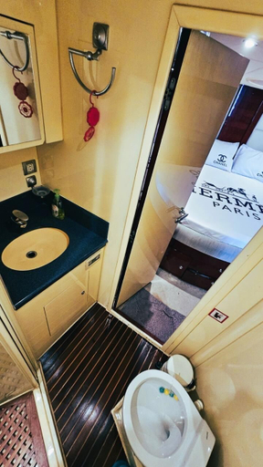 Bathroom, Riviera Leisure Yachts Dubai, Dubai