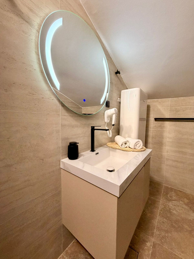 Bathroom 4, Lunamare Apartments