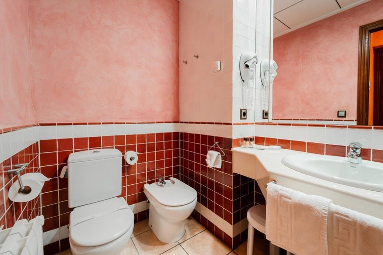 Bathroom 4, L'Agora, Valencia