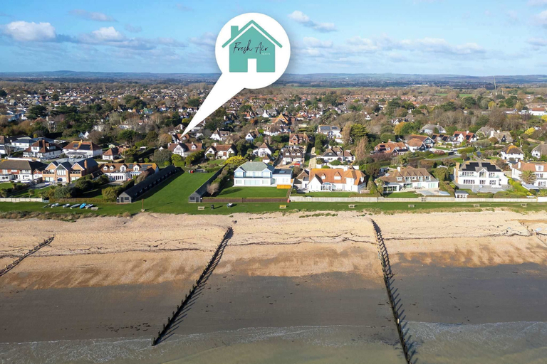 Room 3, Spacious Coastal Family Home Sleeps 8, West Sussex