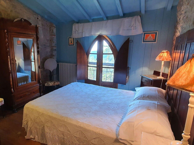 Room 4, Stone House in Chiatri With Lake Views, Lucca
