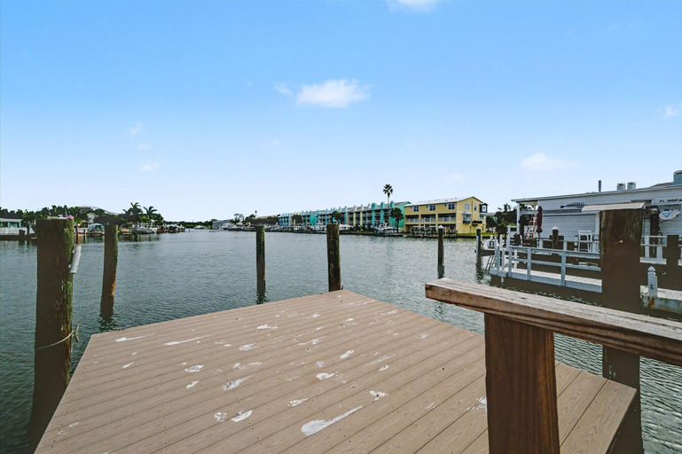 Room 2, Walk to the Beach Pets OK Waterfront King Bed, Pinellas