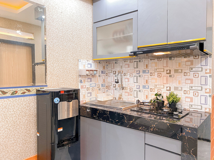 Private kitchen 2, Comfy 2Br At Apartment Casablanca East Residence, Jakarta Timur