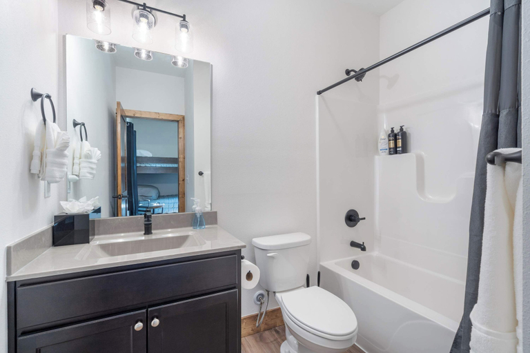 Bathroom 3, Peaceful Timbers Getaway, Taney