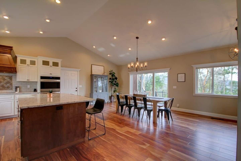 Room 2, Jacksonville Mountain Retreat, Jackson