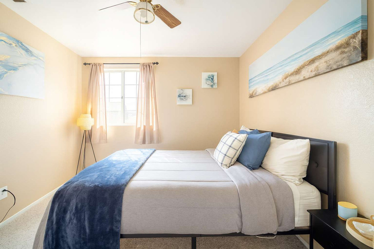 Room 4, Luxury Wine Country Home With Pool Spa, Riverside