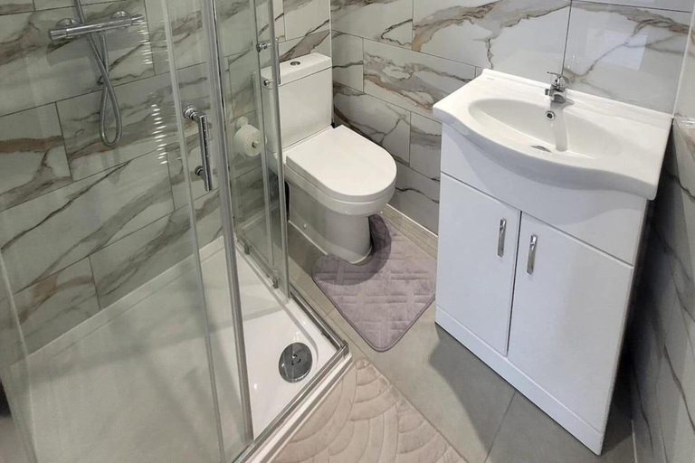 Bathroom 2, Tranquil Studio Retreat With Free Parking, London