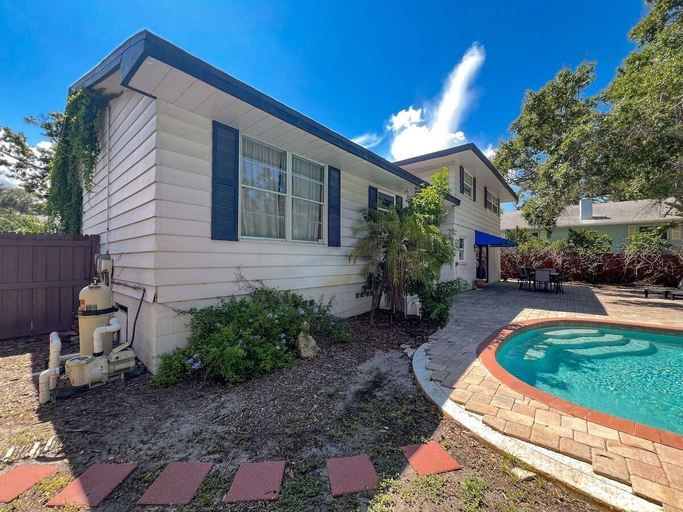 Interior 2, Seminole Pool House - Mins to the Beach, Pinellas