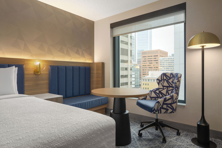 Bedroom 3, Hampton Inn By Hilton Calgary Downtown, Division No. 6