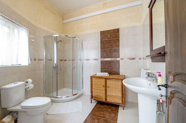 Bathroom, Ta Joseph
