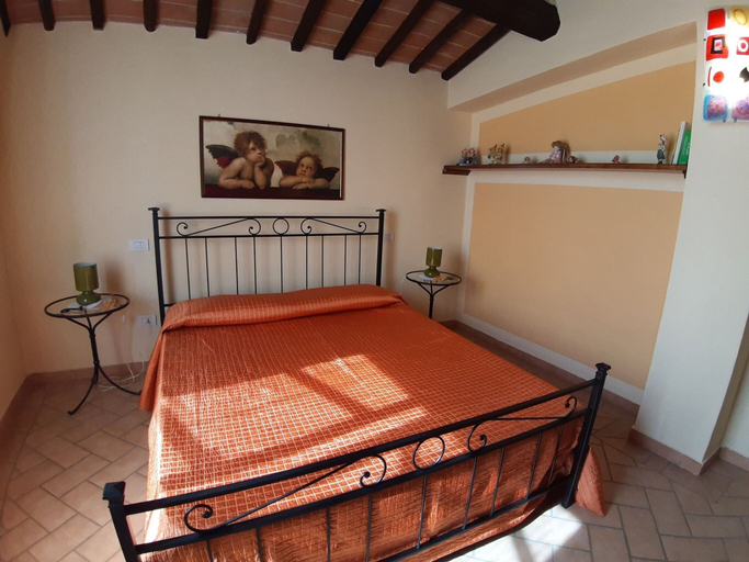 Room 5, Group Retreat With Garden in Tuscany, Siena