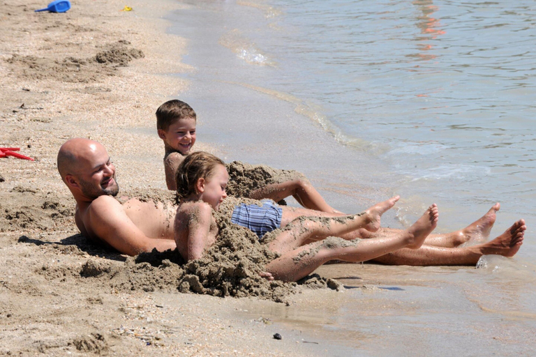 Beach 2, Caravan Park in Nin With Sandy Beach & Pools, Nin