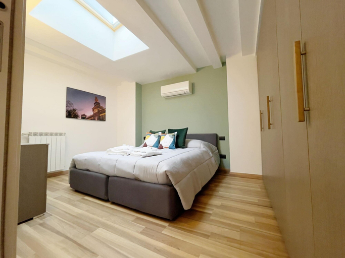 Room 4, Candiani Building - Elegant 2-level Apartment With 3 Bedrooms, Milano