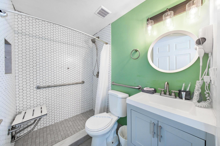 Room 5, Art Deco Gem Steps to Beach, Miami-Dade