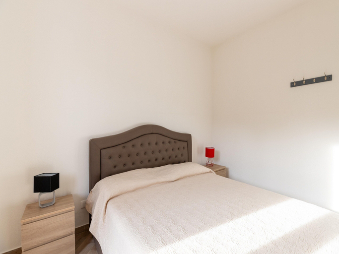 Room 2, Air-conditioned Apartment With Private Parking, Olbia-Tempio