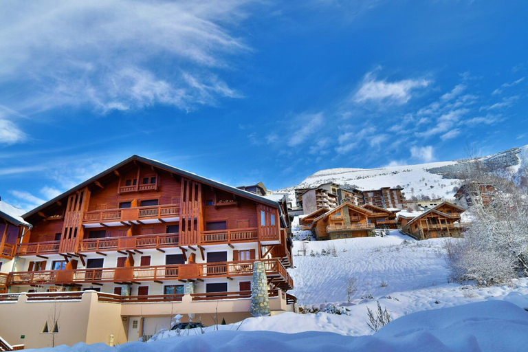 Exterior 2, Ski & Stay: 3BR Convenience, Isère